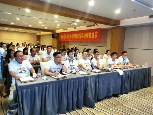 乘風(fēng)破浪，攜手共進